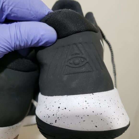 BOY Good Condition Sneakers, Black and White Nike, Size 7Y - Picture 11 of 11